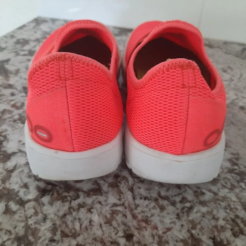 Oofos‎ Oomg  Slip On  size  5US